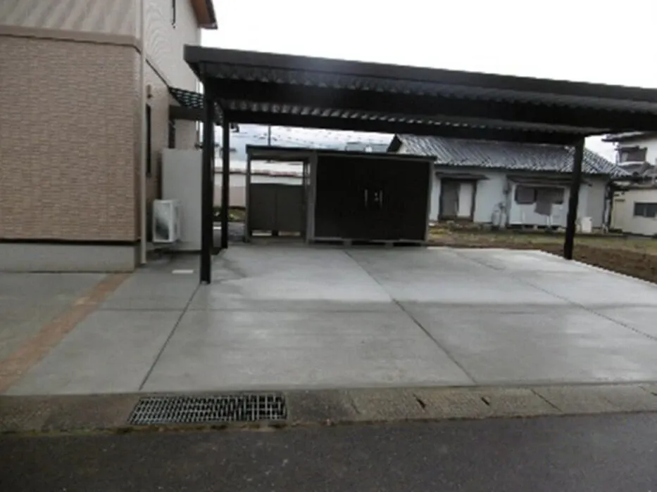 明るく丈夫なカーポート