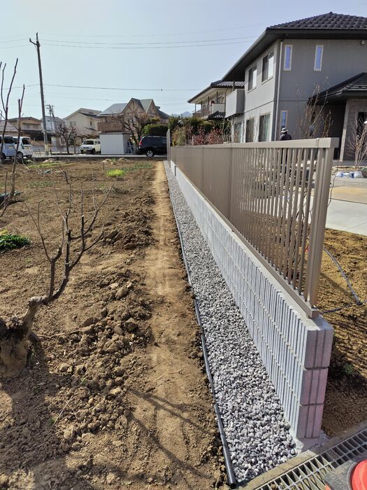 「長野市　外構」ブロック+フェンス部分の完成