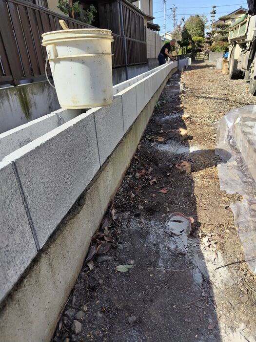 生垣撤去後の目隠しフェンス